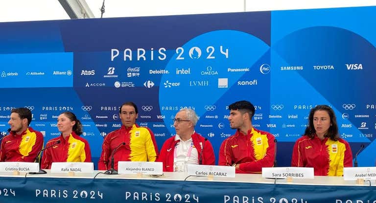 Rueda de prensa del equipo español de tenis en París.