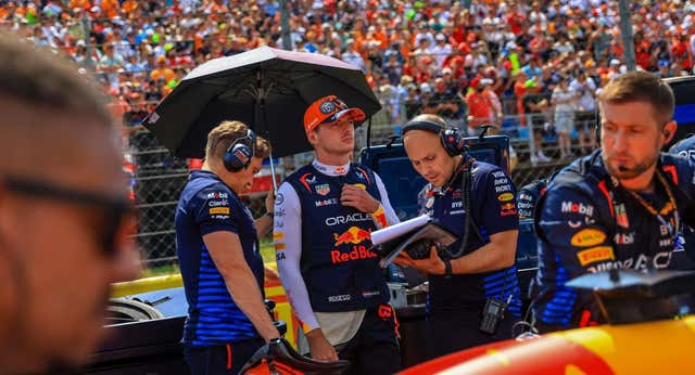 McLaren pica de nuevo a Red Bull por su permisividad con Max Verstappen: «Parece que le tienen miedo»