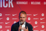 Flick expone su 'inmunidad' ante ese entorno que atormentaba a Xavi