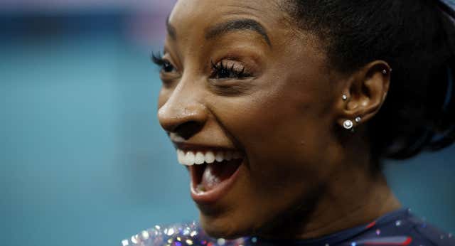 Simone Biles deja atrás los fantasmas y ya deslumbra en París con unos vídeos clandestinos: «Es su camino de redención«