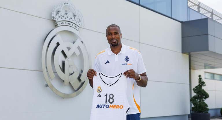 Ibaka firma por el Real Madrid.