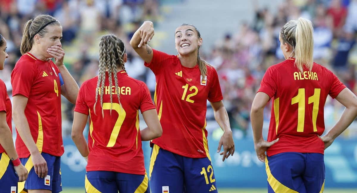 Las jugadoras españolas Irene Paredes, Athenea del Castillo, Patri Guijarro y Alexia Putellas durante el partido de la fase de grupos de los Juegos Olímpicos que España y Japón disputan este jueves en el Estadio de la Beaujoire de Nantes (Francia). /EFE