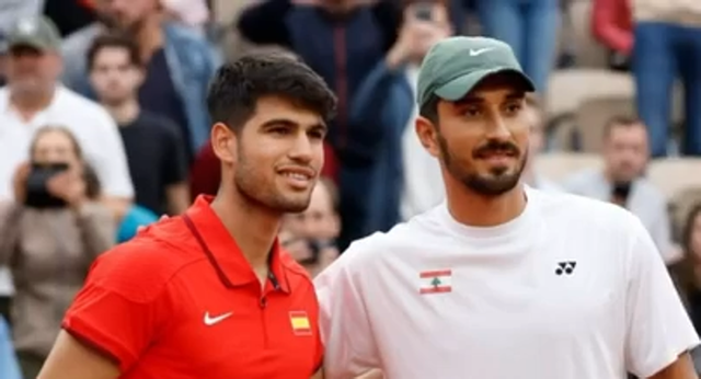 📌 El COI no permite que los deportistas lleven marcas visibles al margen de su equipación y por ello ha tenido ocultar el logo de Nike en la muñequera.