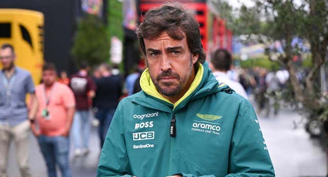 Fernando Alonso sobrevive en Spa y Carlos Sainz cae en su ‘trampa’: “Tendríamos opciones de ganar o de podio”