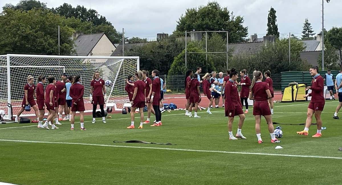 Jugadoras de la Selección durante el último entrenamiento antes del partido ante Nigeria en los Juegos Olímpicos. /RELEVO