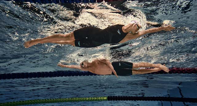 La natación vuelve a poner el foco en unos bañadores ‘del espacio exterior’: «Jugamos dentro de las reglas»
