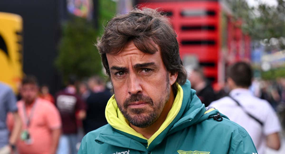 Fernando Alonso, en el paddock de Spa.