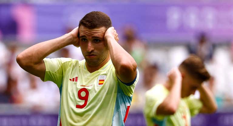 Abel Ruiz con el equipo de fútbol olímpico.
