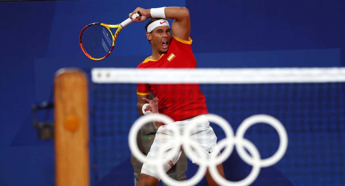 Rafa Nadal debutó en París 2024 con victoria en el dobles junto a Carlos Alcaraz. /EFE/EPA/DIVYAKANT SOLANKI