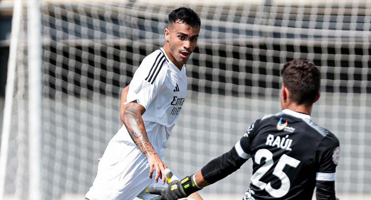 Reinier marcando uno de sus tres goles al Illescas.