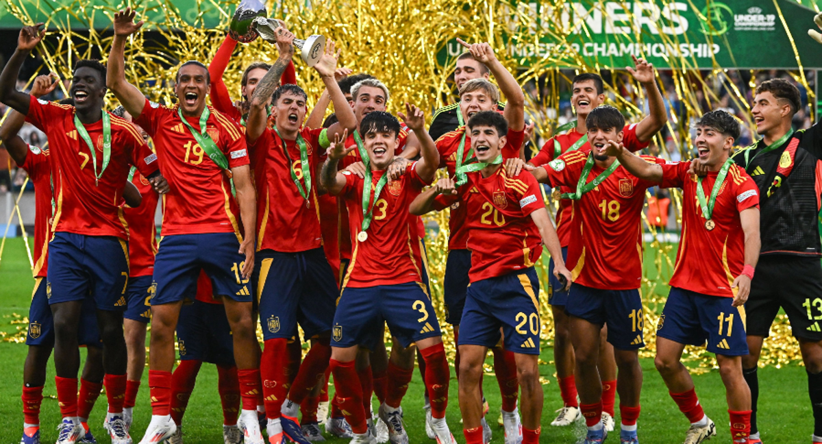 La selección sub-19 campeona. /RFEF.