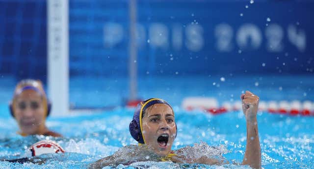 Por qué los jugadores de waterpolo necesitan los gorros con orejeras