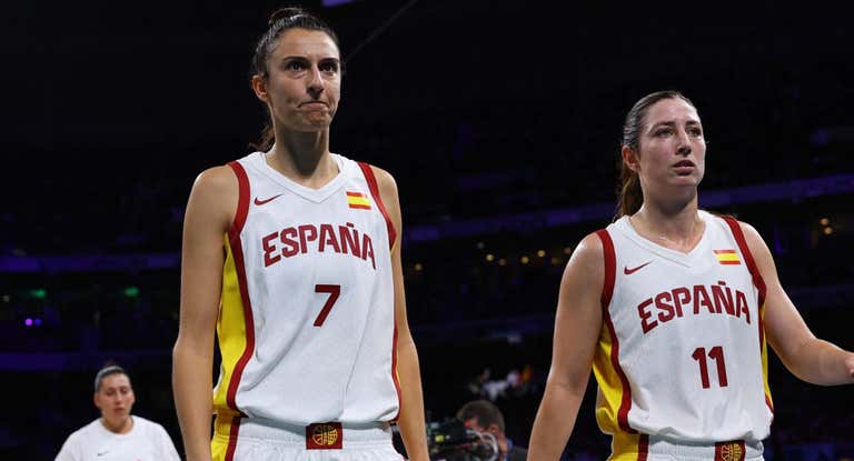 Alba Torrens y Leo Rodríguez durante el partido ante China.