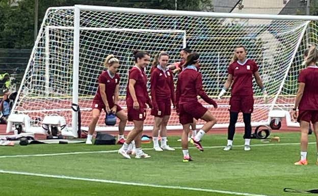 Alexia Putellas, levantando peso durante un entrenamiento de la Selección en los JJOO.  Mayca Jiménez