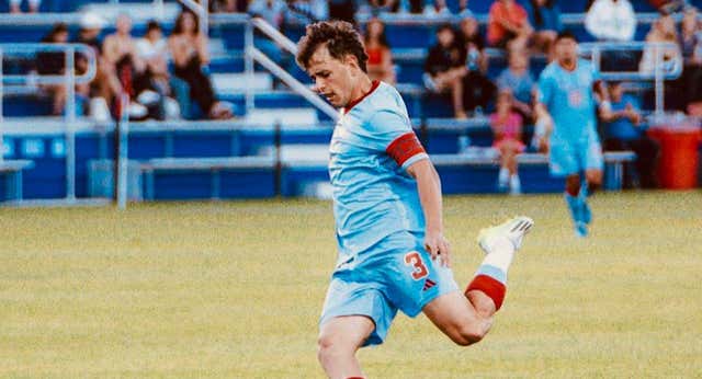 La vida universitaria de un futbolista en Estados Unidos no es como sale en las películas: «Me levanto a las 4:00 todos los días»