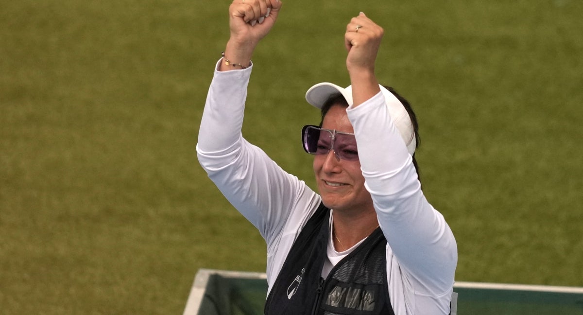 Adriana Ruano celebra su oro en París 2024.