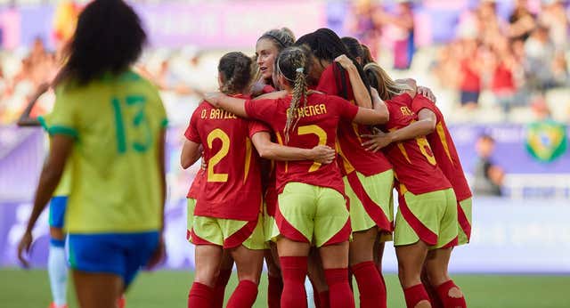 Athenea del Castillo y un golazo de Alexia Putellas ponen líder a España en el posible adiós más amargo de Marta