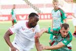 Saúl se estrena como goleador en un Sevilla de dos caras que vence pero aún no convence