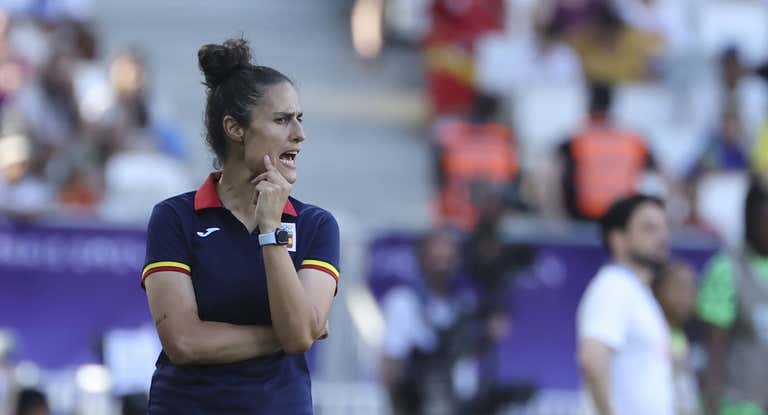 Montse Tomé, seleccionadora española, durante el partido ante Brasil.