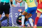 La Selección salva su primer revés: Cata Coll 'sobrevive' al golpe en la nariz y apunta a los cuartos de final