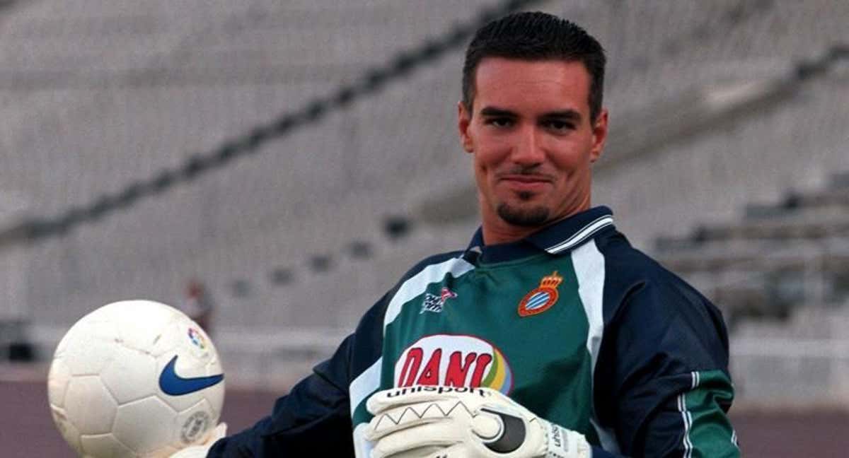 Juan Luis Mora, en su presentación como portero del Espanyol en 1998.