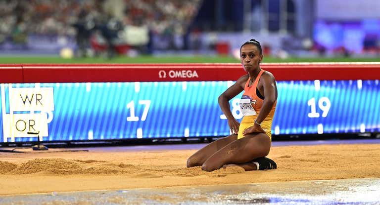 Ana Peleteiro, tras un salto de la gran final olímpica de triple salto.