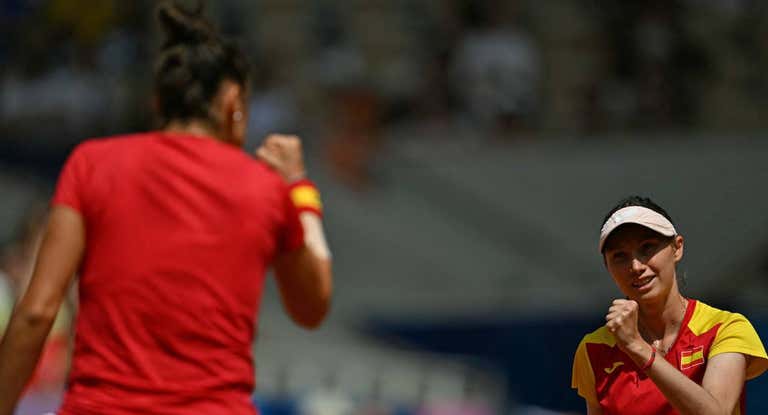 Bucsa y Sorribes celebran un punto.
