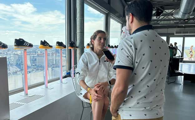 Marta Pérez atiende al redactor de Relevo. Relevo