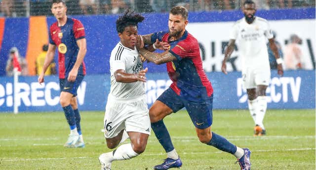 Flick quiere inscrito a Iñigo Martínez para el debut en LaLiga