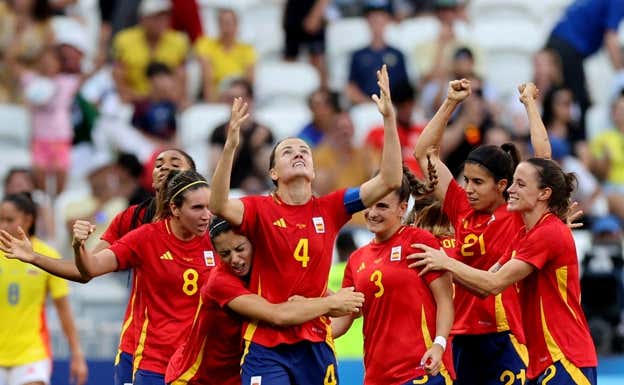 Irene Paredes celebrando su gol contra Colombia.  REUTERS
