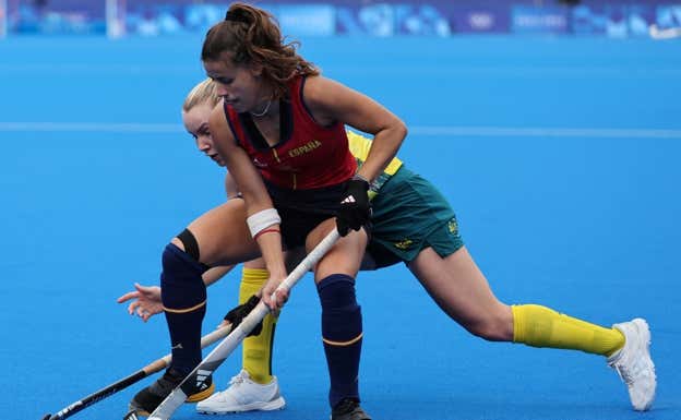Lucía Jiménez durante un partido de las redsticks. EFE