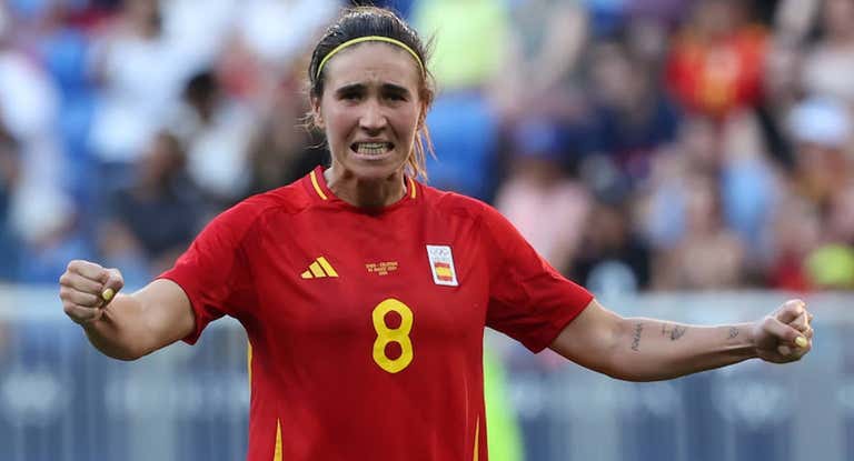 Mariona Caldentey, jugadora de la Selección, durante un partido en los JJOO.