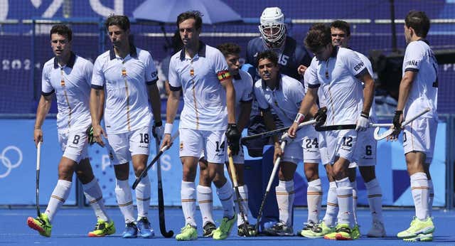 Países Bajos baja de la nube a unos Redsticks que se aferran al bronce