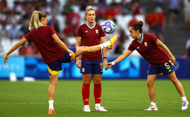 Alexia Putellas durante el calentamiento. REUTERS