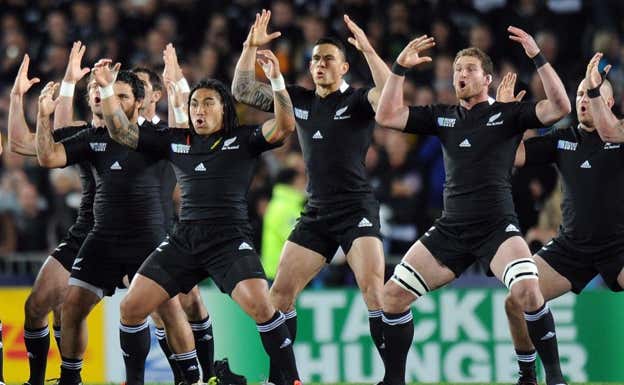 Los All Blacks hacen su habitual haka en un partido disputado en el Eden Park.  AFP