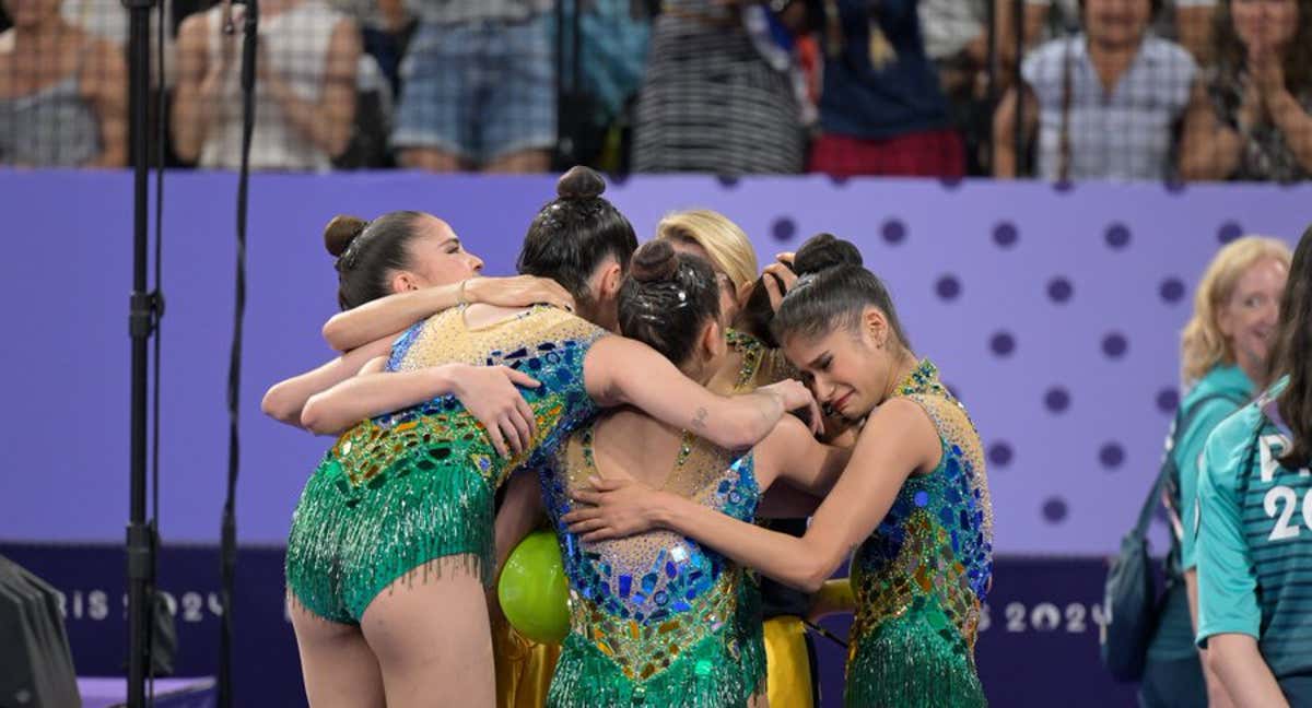 El conjunto de rítmica brasileño se abraza entre lágrimas tras el ejercicio con Victoria Borges lesionada