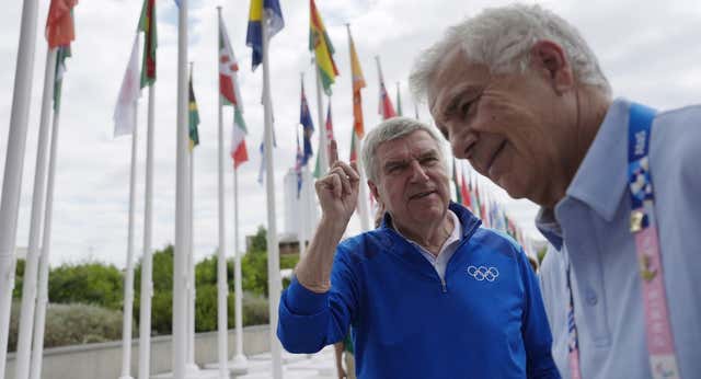 Bach descarta seguir al frente del COI tras 2025 y Samaranch aparece como candidato