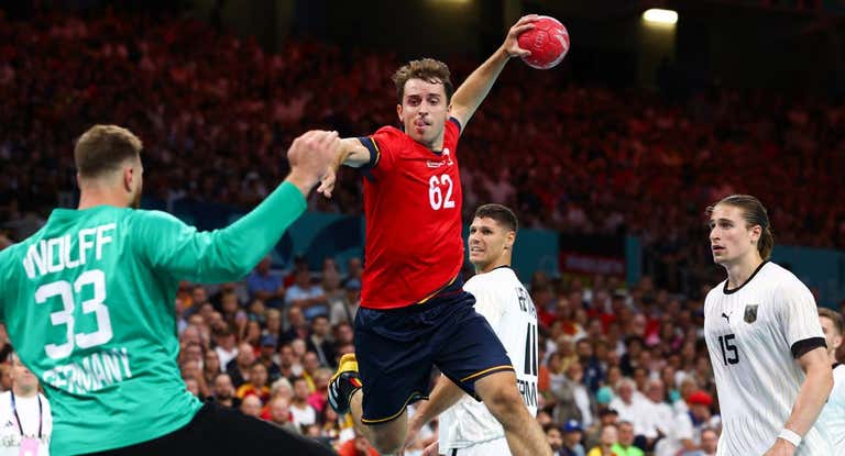 Kauldi Odriozola en el partido de semifinales con Alemania, donde España chocó contra Andy Wolff, un portero extraordinario.