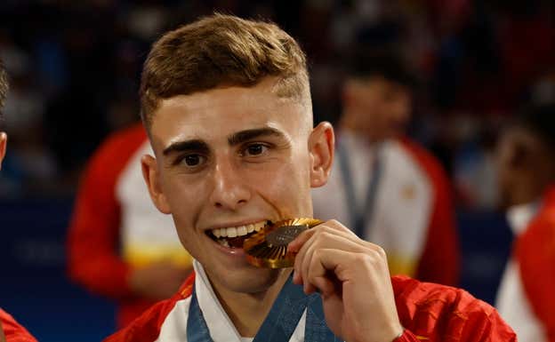 Fermín con la medalla de Oro. EFE