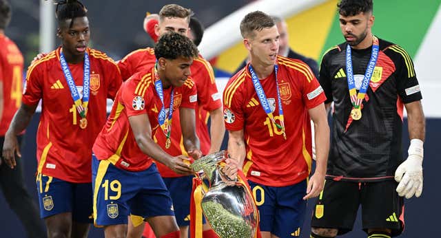 Un Gamper para que Flick confirme con Dani Olmo si todavía confía en el fichaje de Nico Williams