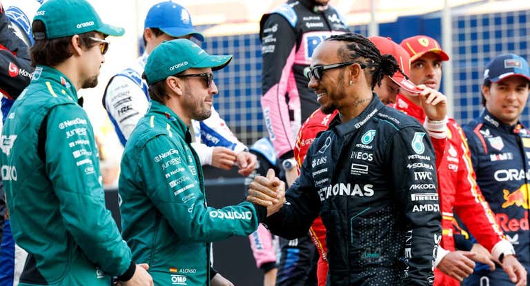 Fernando Alonso y Lewis Hamilton se encuentran en los test de Baréin.