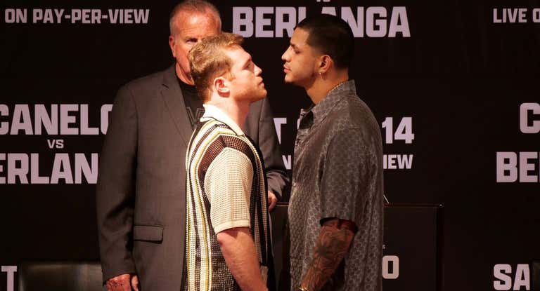 Canelo Álvarez y Edgar Berlanga, en la rueda de prensa de presentación de su combate.