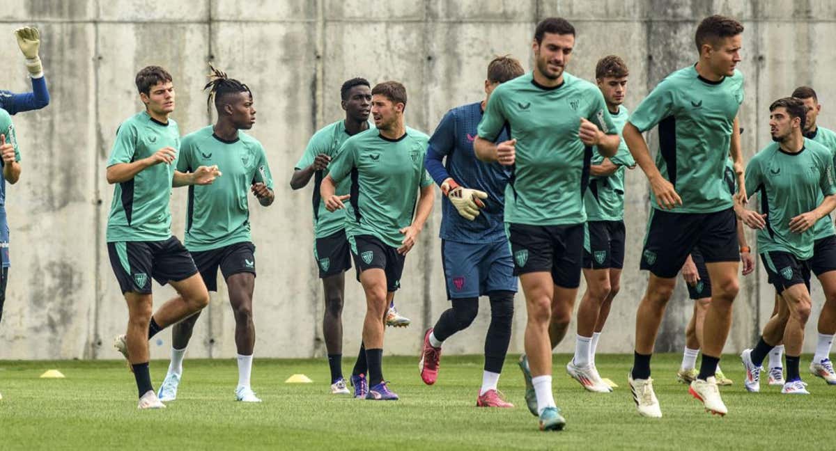 La plantilla rojiblanca se ejercita en Lezama.