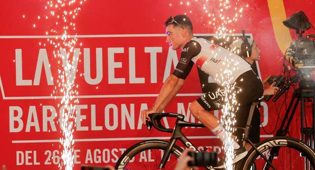 Juan Ayuso pasa de una “posición envidiable” en el Tour de Francia a perderse La Vuelta