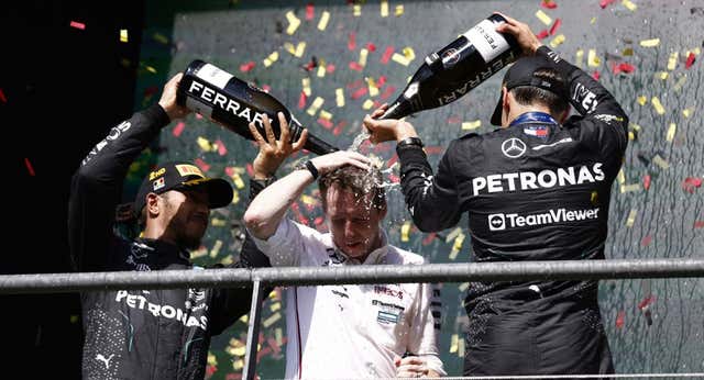 Un subidón tardío que podría haber evitado la unión entre Lewis Hamilton y Ferrari: “Sospecho que habría sido difícil para él irse”