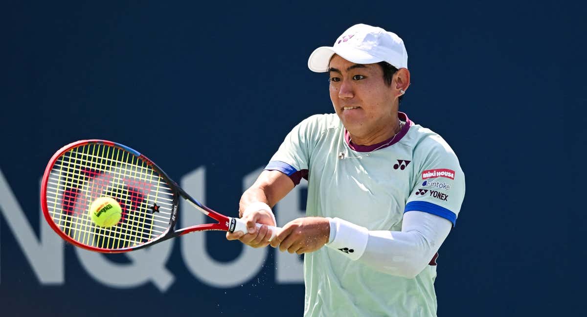 Yoshihito Nishioka jugando un partido en el ATP de Cincinnati.
