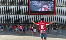 La afición se entrega a Nico Williams con una ovación histórica y un cariño especial: «Ojalá nos dé la Europa League»