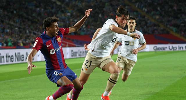 Alineaciones del Valencia – Barcelona: fijos, dudas y probables