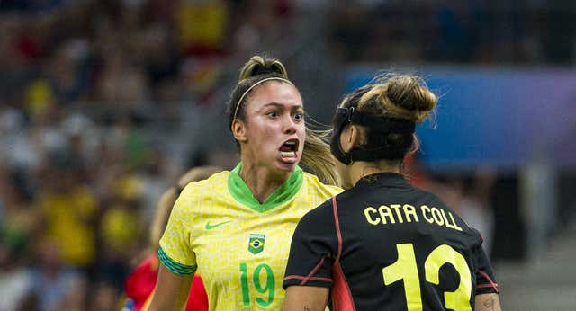 Más de una semana después, Brasil sigue hurgando en la herida de España: «Pasaron para darnos la mano y casi me la rompe»