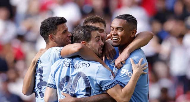 El Manchester City busca renovar su reinado en la Premier League con la sombra de las sanciones de fondo